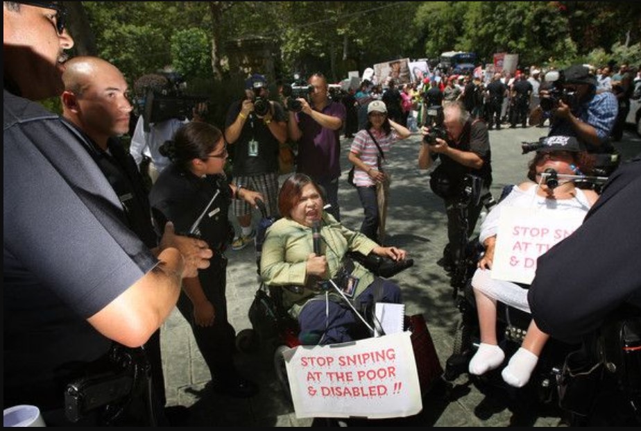 Right to left: Lillibeth Navarro and Cynde Soto protesting in front of Governor Schwarzenegger's home in Southern California.